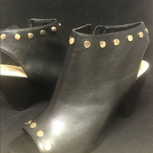 EUC Vince Camuto Black Booties. Size 10